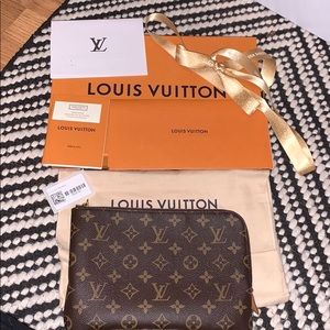Louis Vuitton Voyage Pm Pouch (looks brand new)
